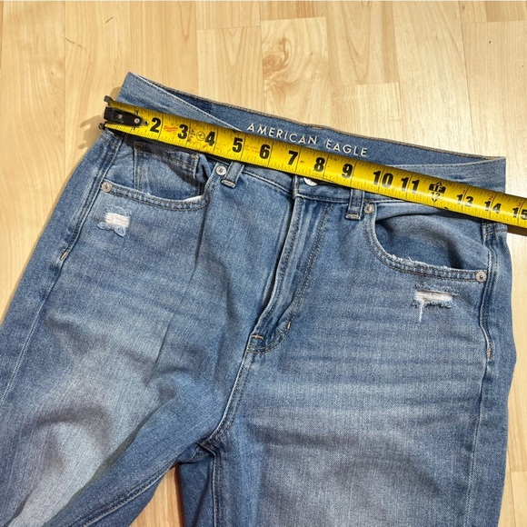 American Eagle Womens Medium Wash Distressed High Rise Mom Jeans Size 4 - Picture 4 of 9